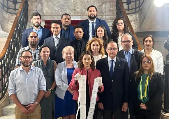 Continúa la cruzada de la oposición por mostrar resultados del 28Jul: LAS ACTAS LLEGAN AL CONGRESO DE ARGENTINA (Video)