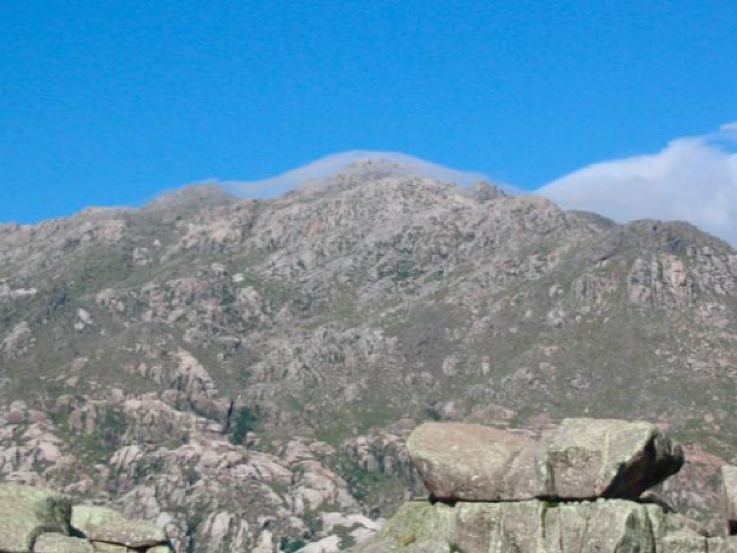Buscan a un turista extraviado al descender del Champaquí