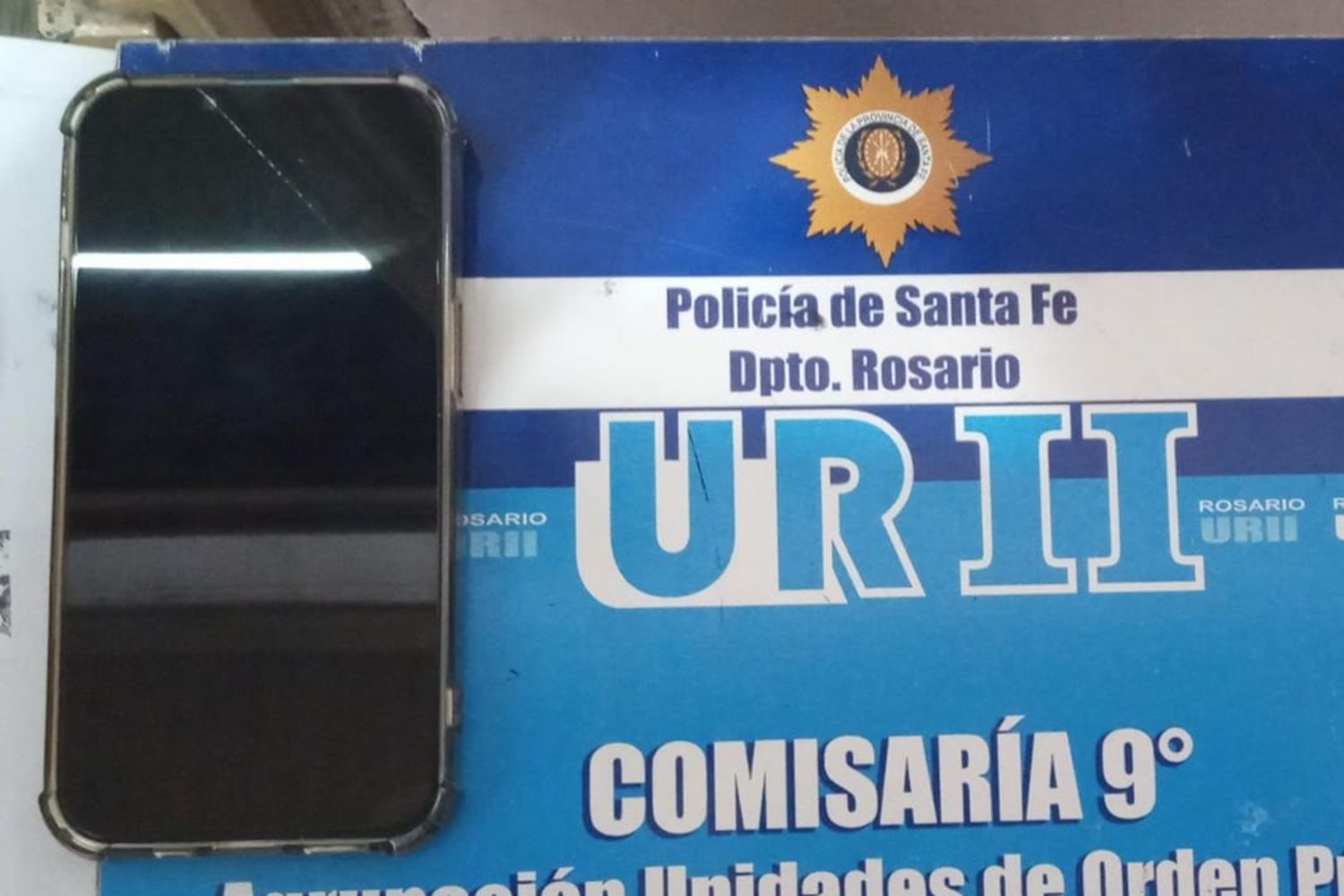 Intentaron venderle un celular robado a su dueño y fueron detenidos en una entrega controlada