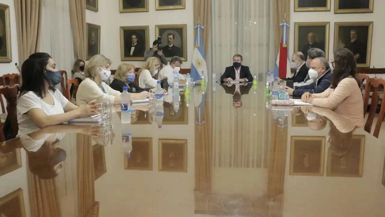 El Gobierno adelanta porcentajes y tramos de la oferta salarial del 35% para docentes