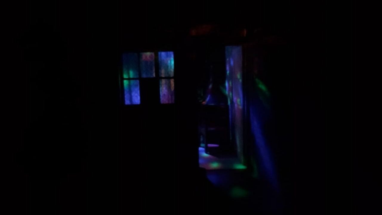 Se juntaron con música a todo volumen, llegó la policía y quisieron escapar por el techo