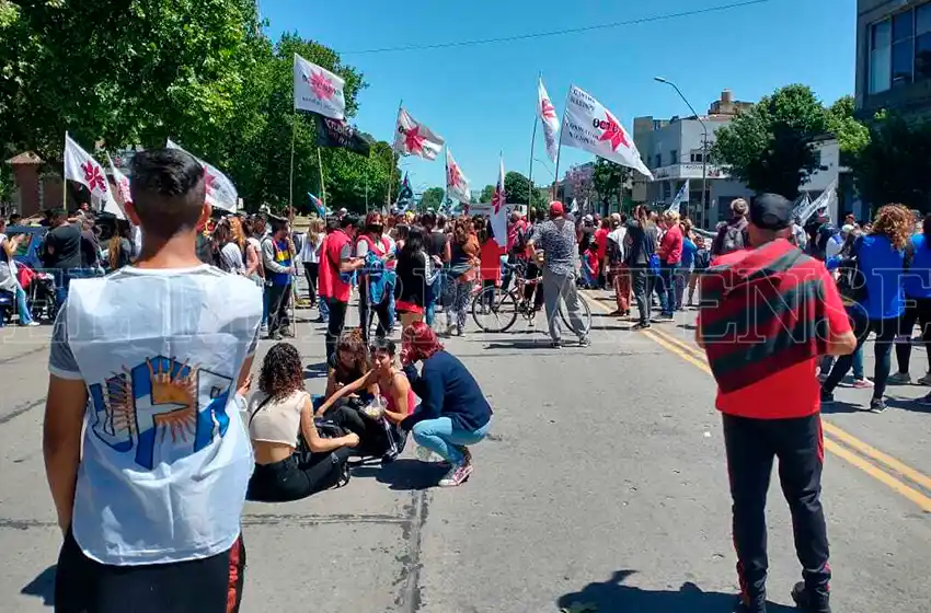 Corte de organizaciones sociales en Juan B. Justo: "Vamos a continuar con la medida de fuerza toda la semana"