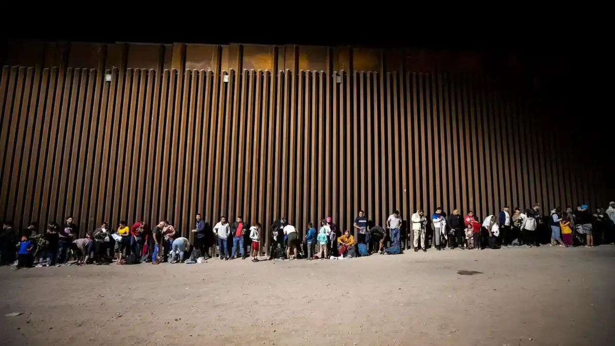 EE.UU. prepara «deportación acelerada» para migrantes «que cruzan ilegalmente la frontera»