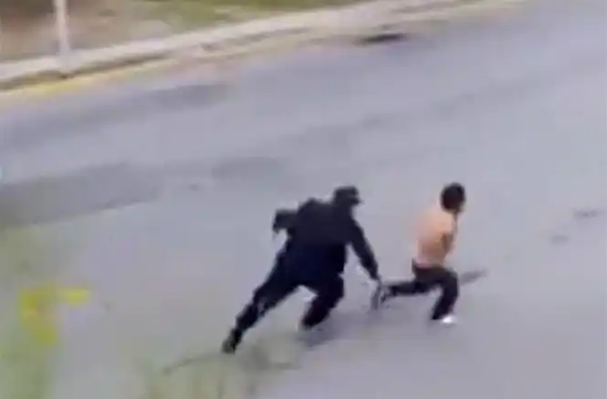 Un hombre corrió a un joven que recién le había robado