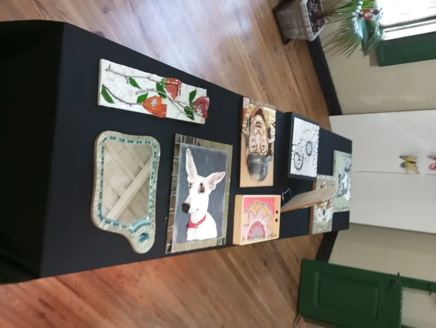 Algunos trabajos presentados por los alumnos del espacio cultural.