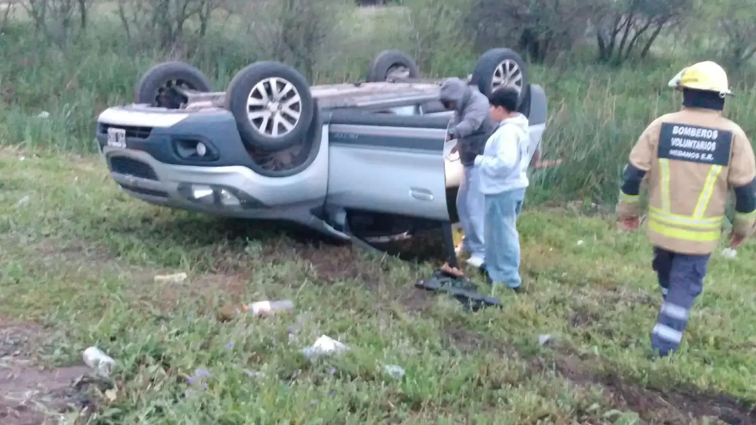 Cinco personas resultaron ilesas tras un vuelco en la Ruta Nacional 12