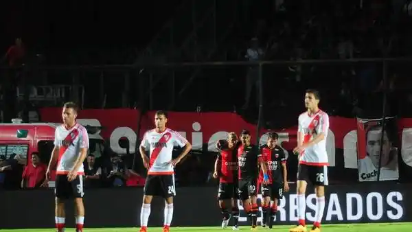 Colón goleó a River en Santa Fe: mirá los cinco goles del partido
