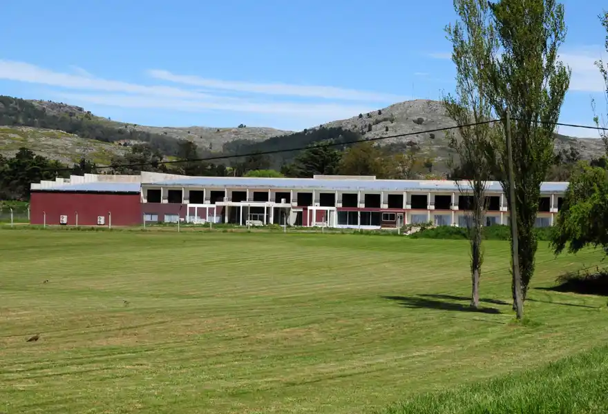 El proyecto de cloacas del hotel es privado y los vecinos dependen del presupuesto
