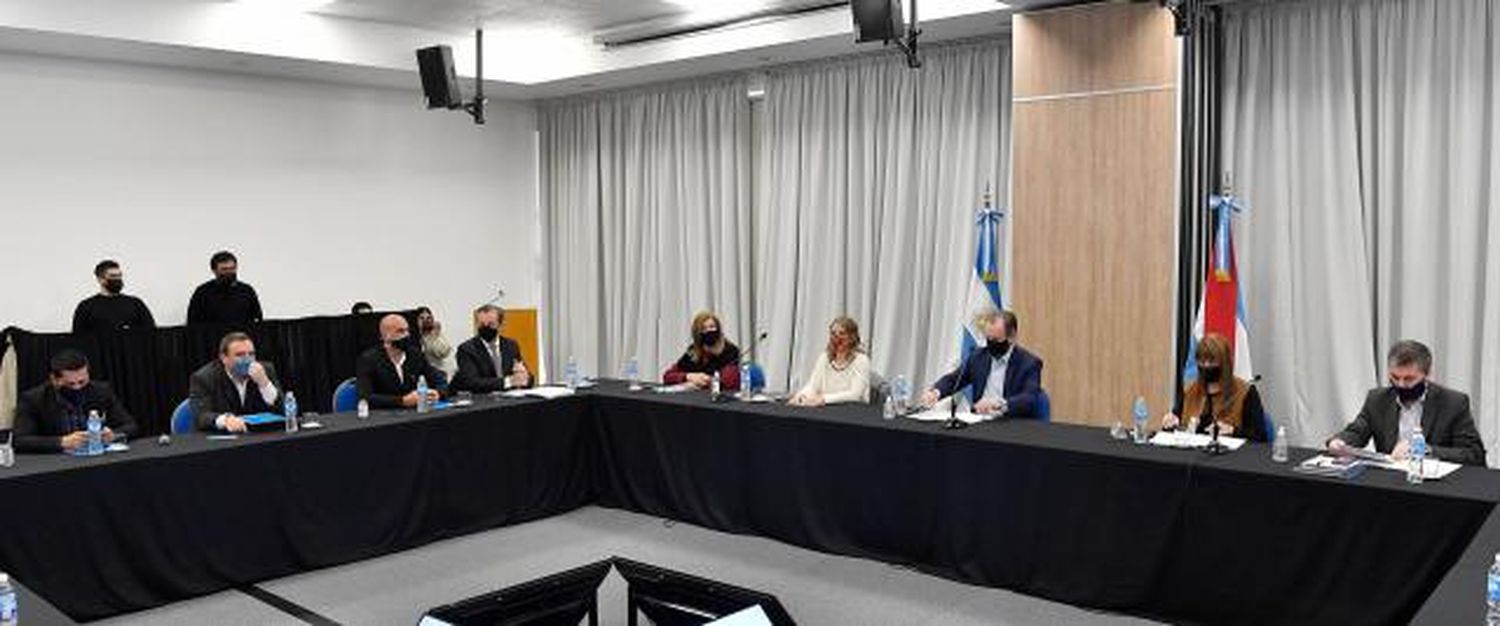 Paraná, Colonia Avellaneda, Oro Verde y San Benito extienden las restricciones
