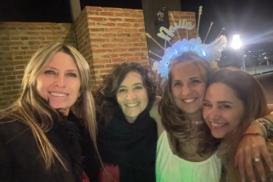 Mariel y sus amigas en el festejo. (Foto: Gentileza Mariel Narbona)