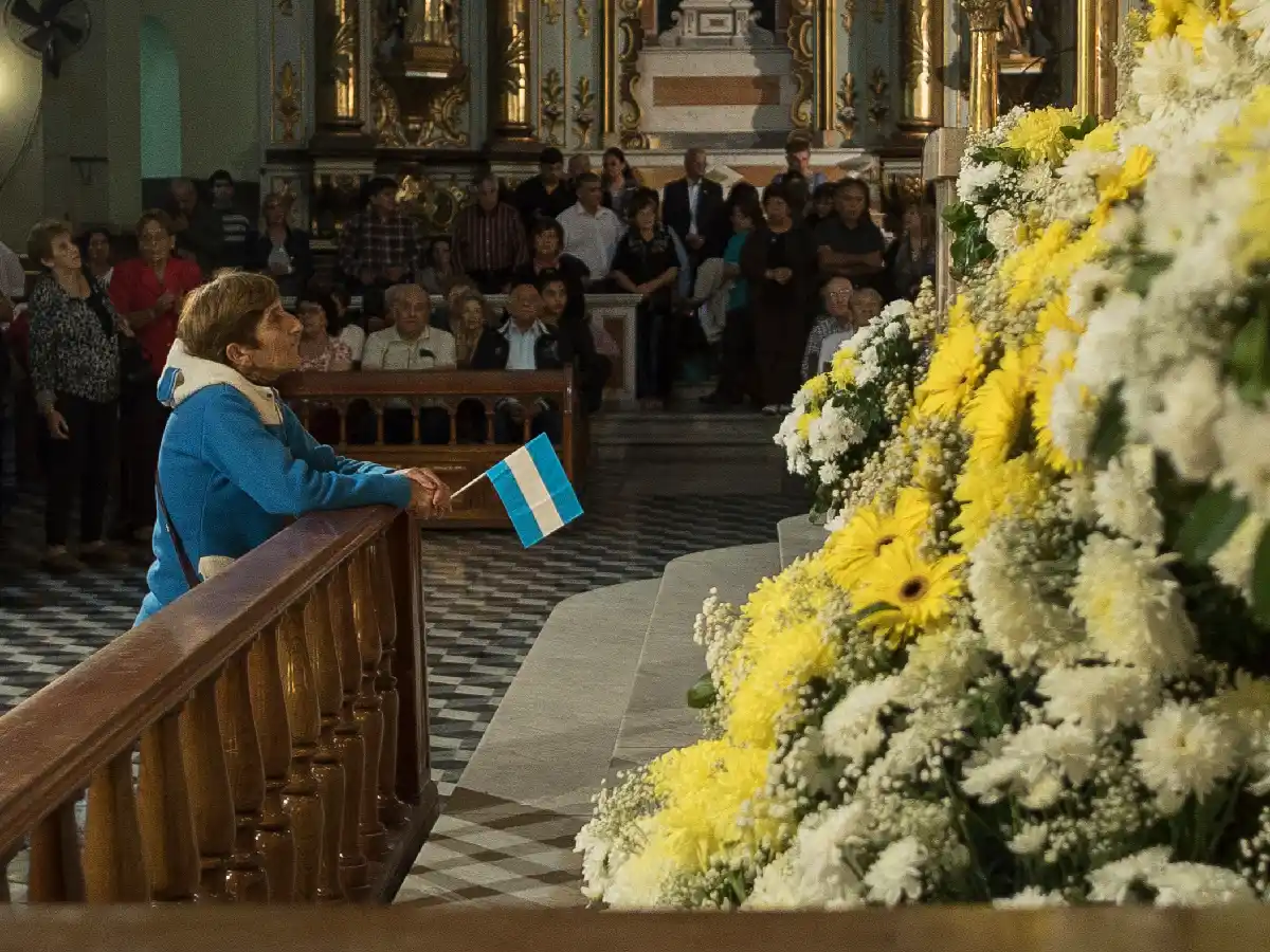 Con la tradicional "bajada" hasta la ermita comenzaron las festividades en honor a la Virgen del Valle