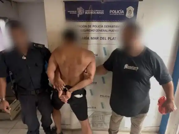 Amenazó a un hombre y a su hijo en la calle, y disparó diez veces al aire