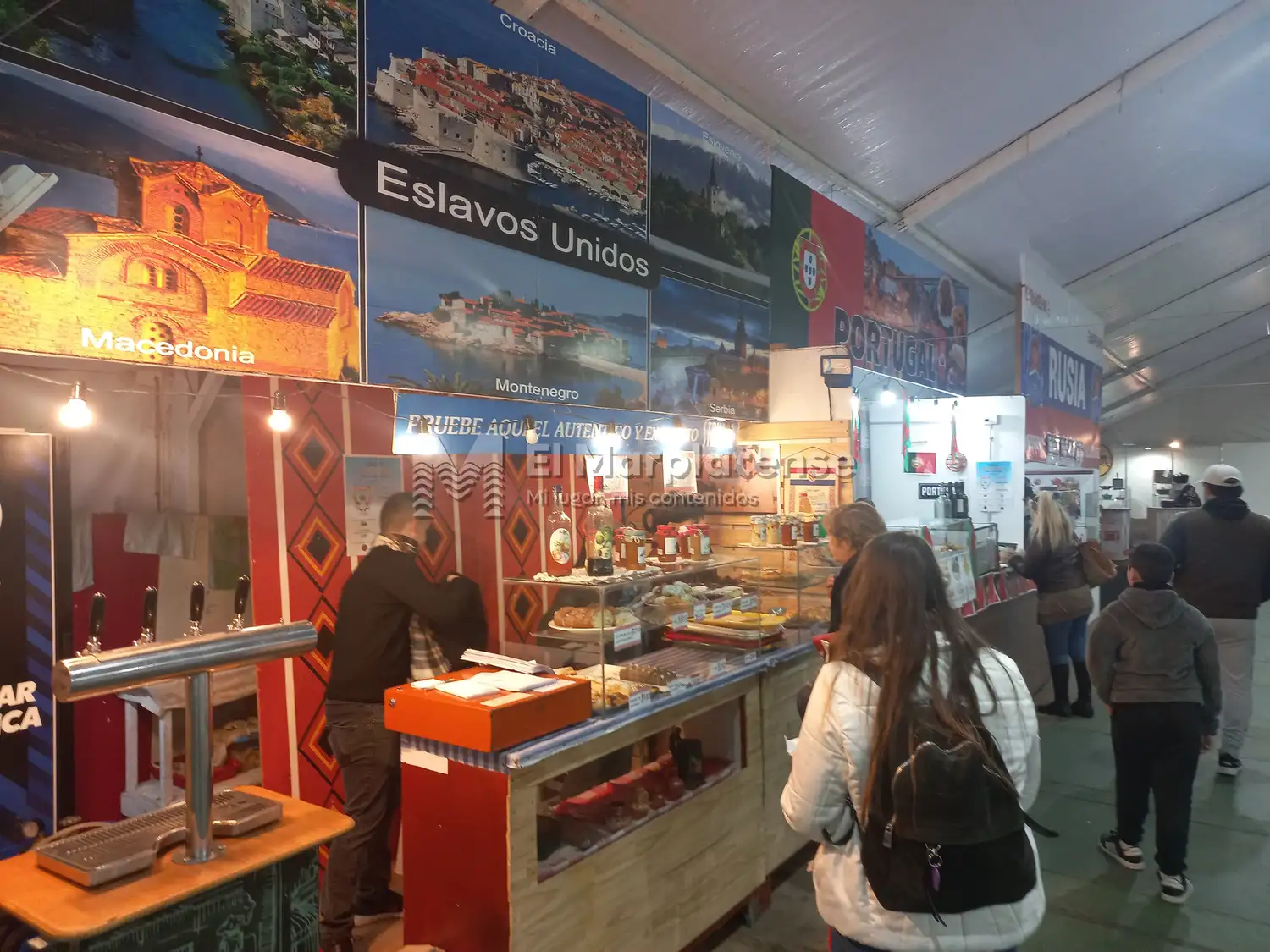 La Feria de las Colectividades comenzó su 29° edición con una importante convocatoria y más de 300 espectáculos gratuitos.