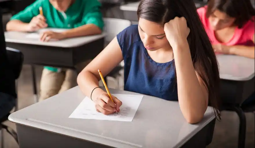 Solo un 20% de estudiantes egresan en tiempo y forma en los secundarios bonaerenses