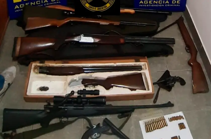Allanaron una casa por un conflicto entre padre e hijo y encontraron un arsenal