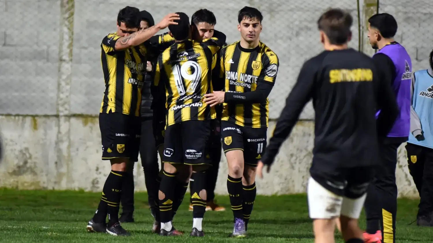 Santamarina viene de ganar por tercera vez en veinte partidos.