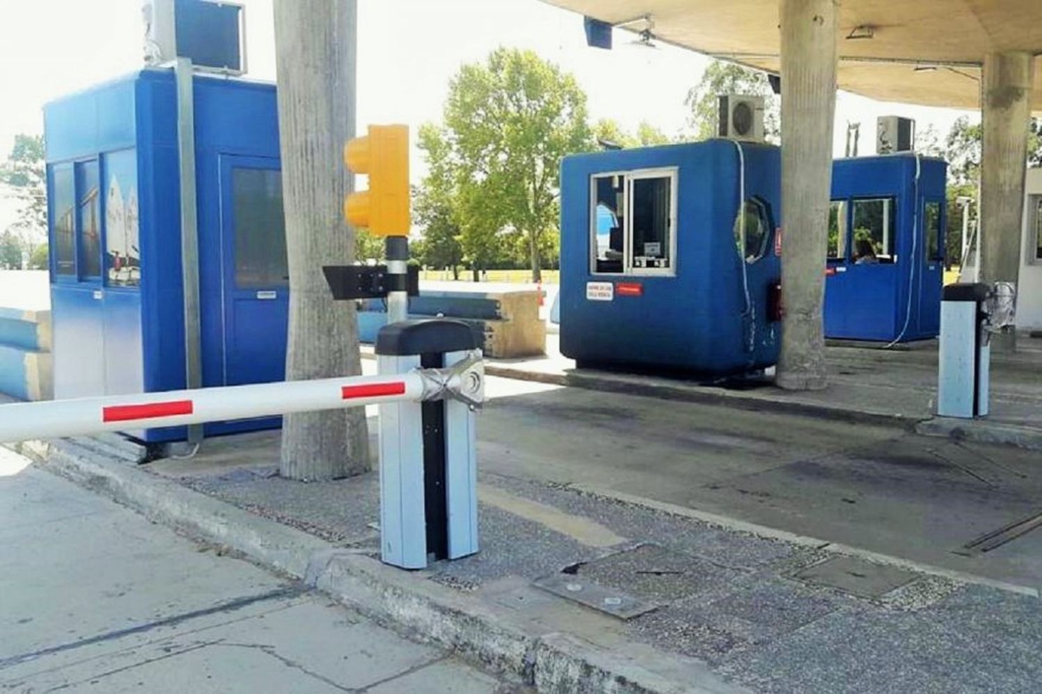 Investigan a un funcionario de Migraciones por haber instalado una cámara en un baño del puente internacional