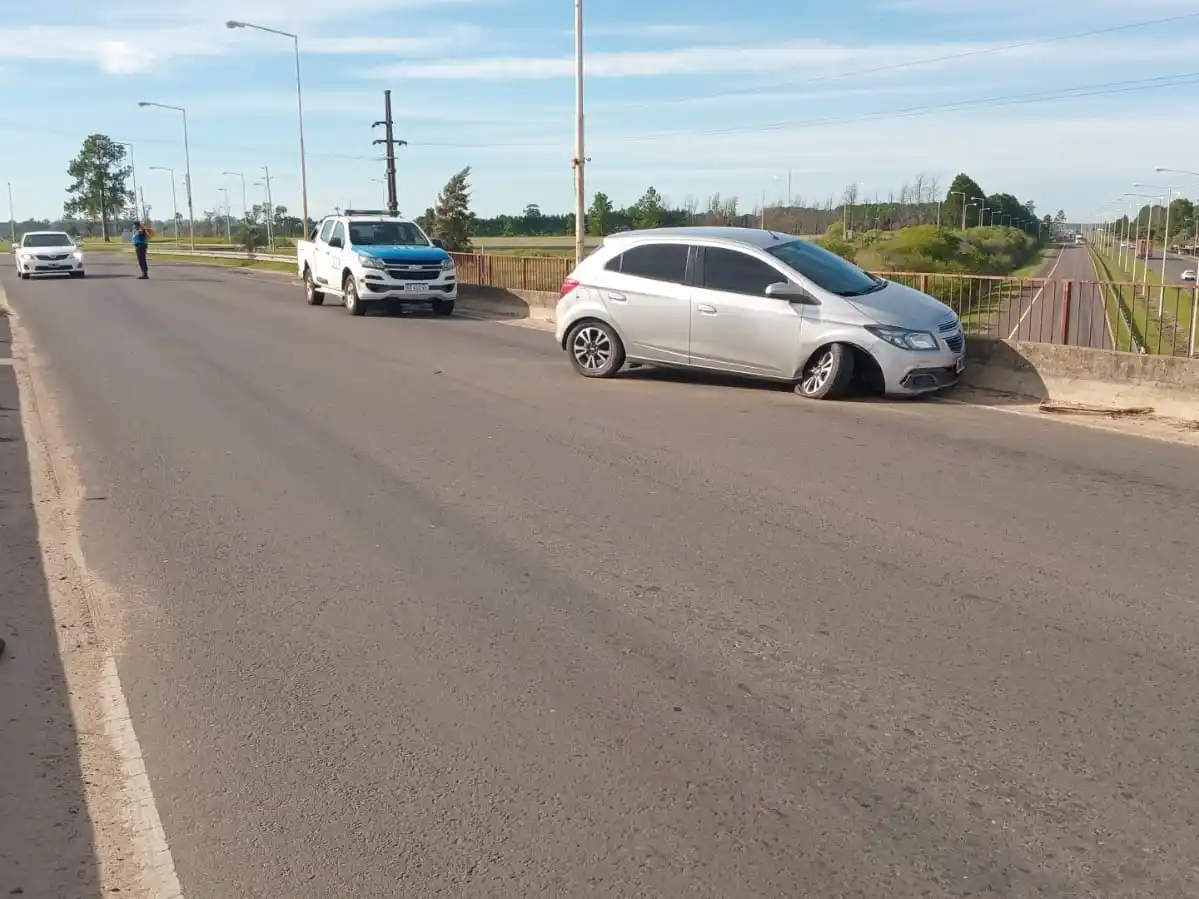 Siniestro vial en el puente de Ruta 22 y Autovía Gervasio Artigas