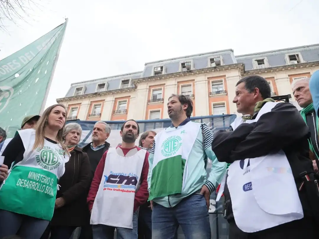 Hernán Gasparini durante la presentación de la cautelar en La Plata.