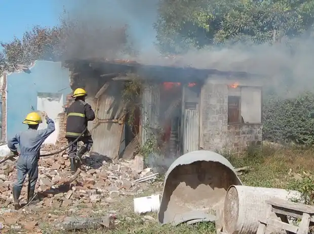 Bahl recibe hoy a los bomberos voluntarios  