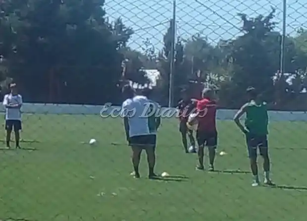 Entrenamiento del Sub-15 en cancha de Mataderos