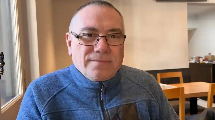 Locales  Alberto "Tito" García.