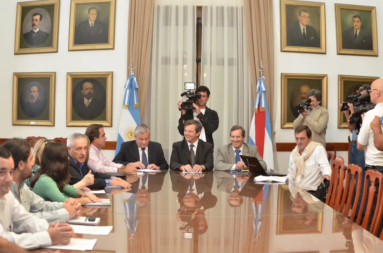 Tres de los cuatro gremios docentes aceptaron la oferta del Gobierno