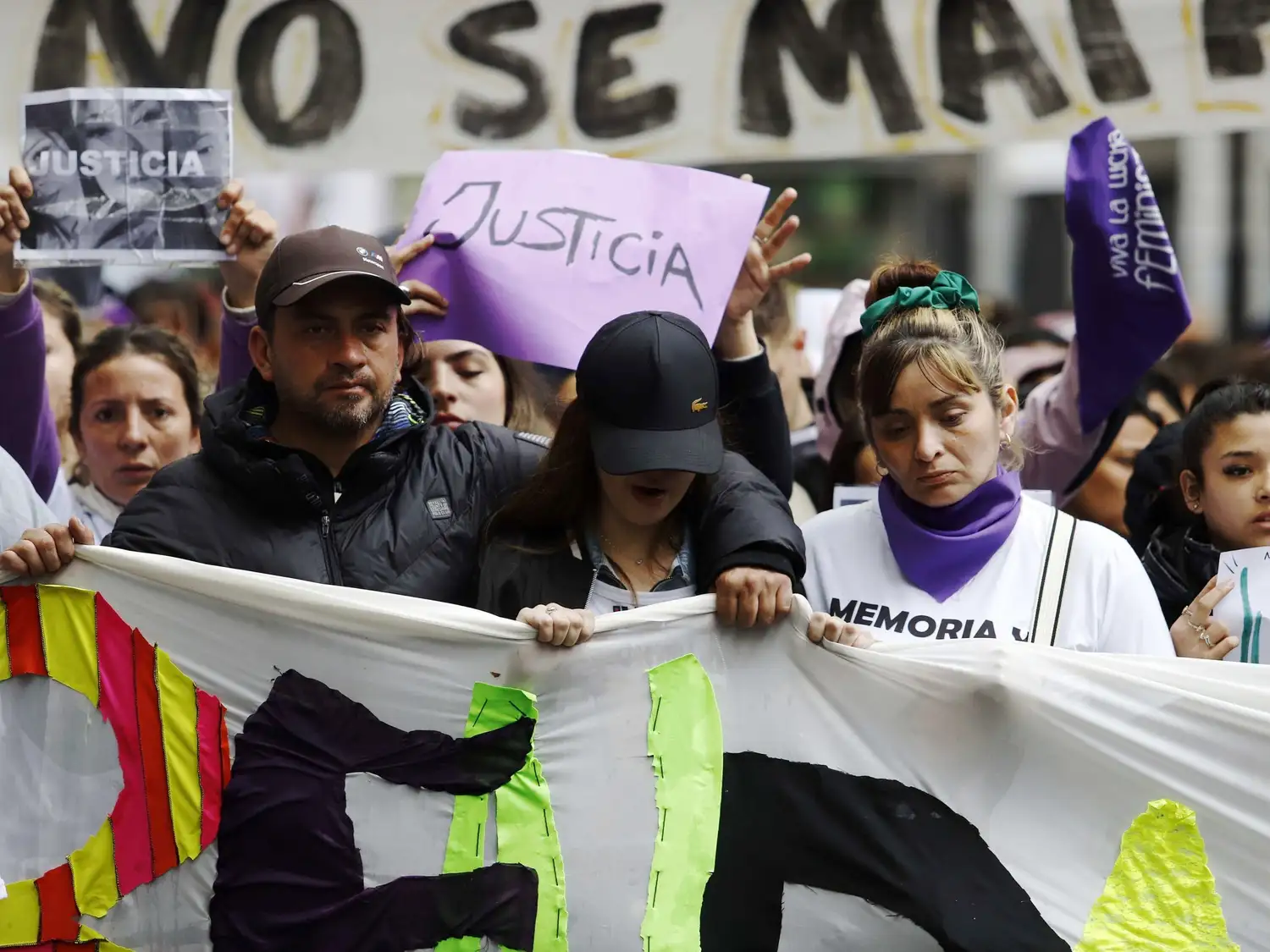 Diversas agrupaciones marcharon  junto a las familias de las víctimas.