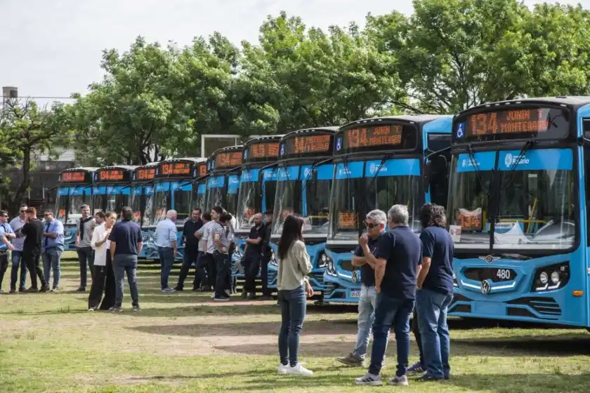 Presentaron una docena de colectivos que reforzarán la línea 134 en Rosario