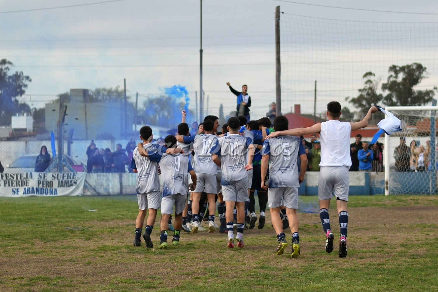 Gimnasia goleó a Villa Díaz Vélez