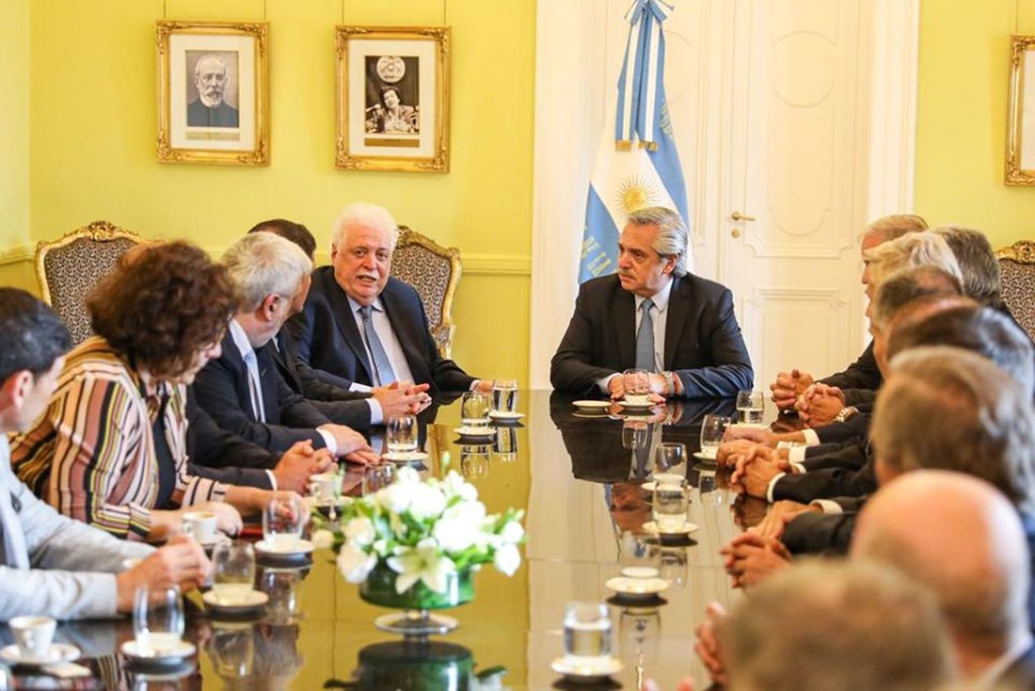 El Gobierno anunció la rebaja del 8% en medicamentos y congela los precios hasta febrero