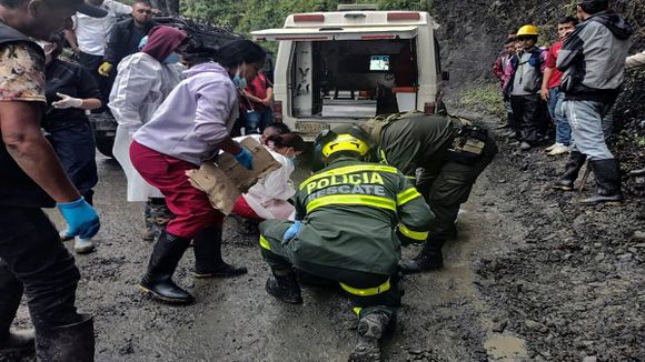 SE ELEVA A 3 el número de víctimas del alud en Colombia: hay 9 rescatados y siguen buscando