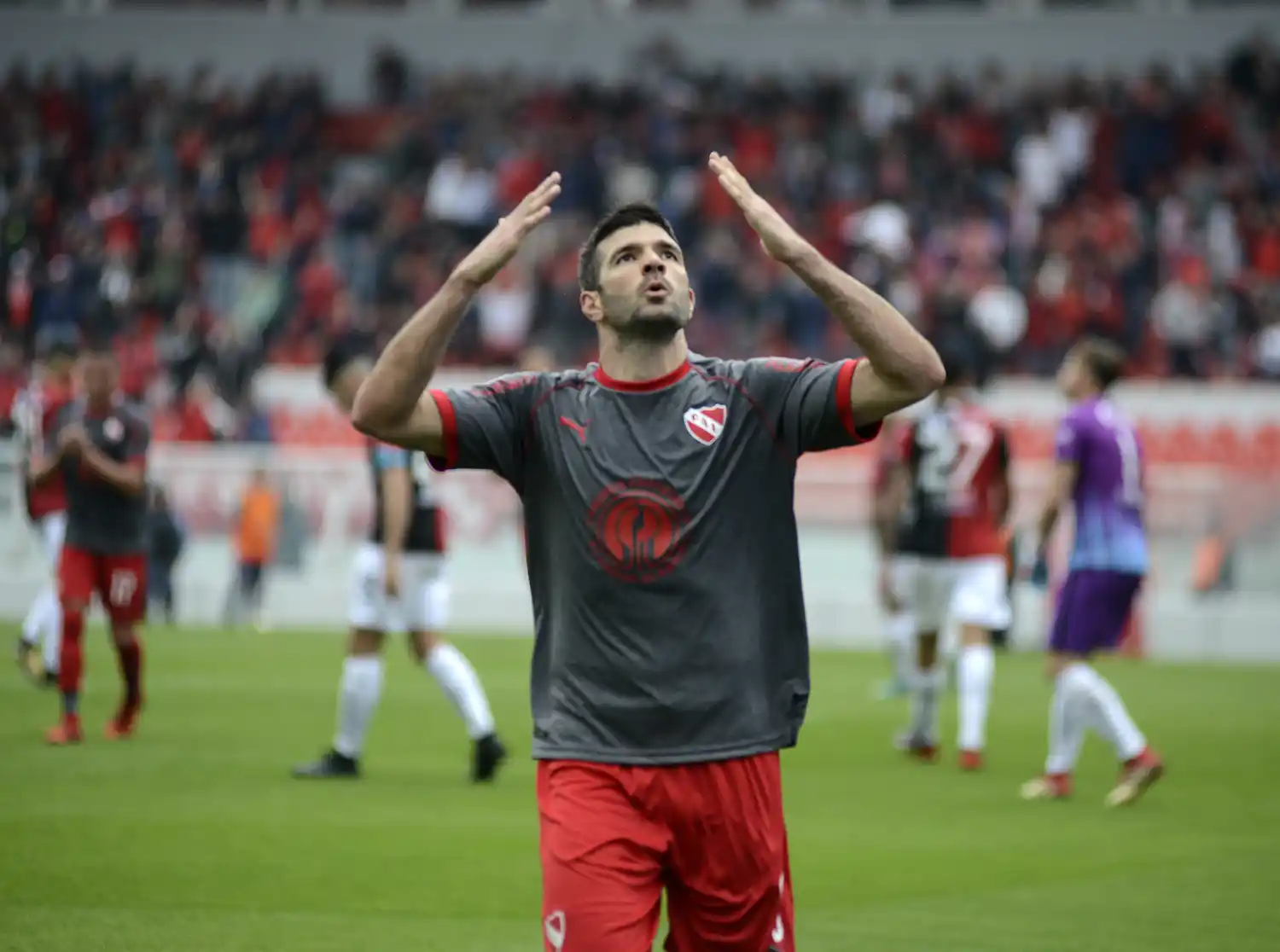 Independiente y River, en el inicio de su serie