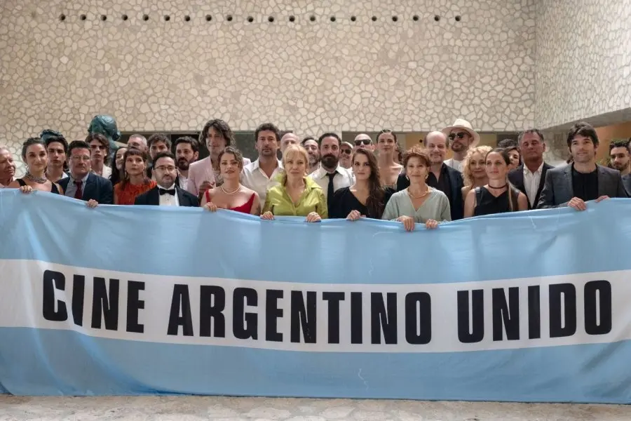 Convocan a un acto en defensa del cine nacional