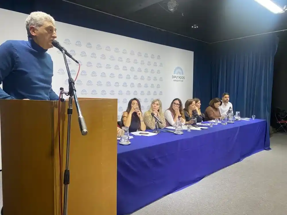 El intendente de Villa Gesell expone en el Senado.