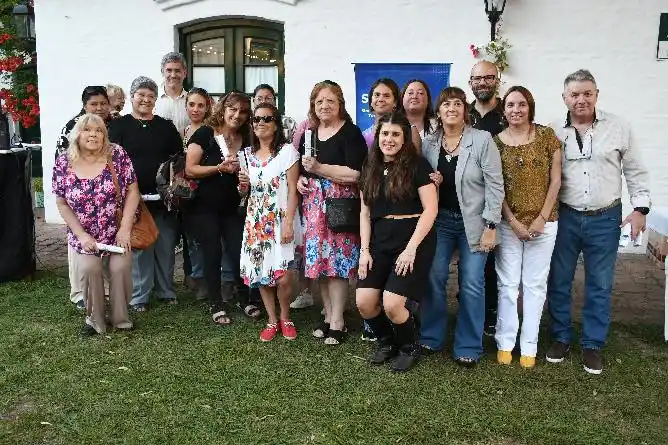 Entrega de diplomas a más de 400 egresados del Centro de Formación Laboral Nº 401