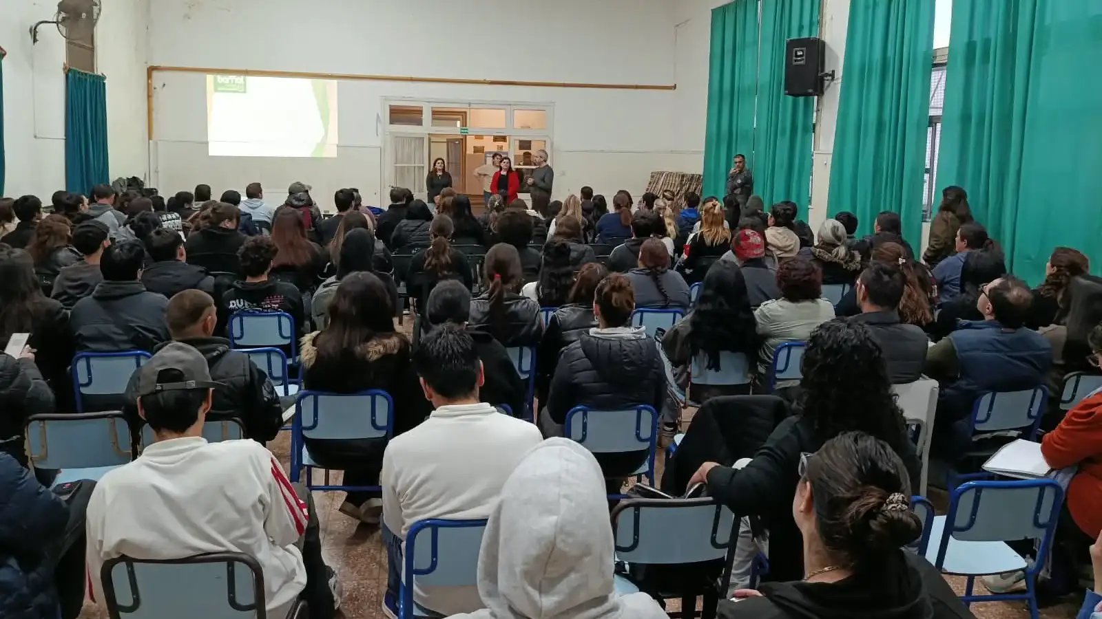 200 personas finalizaron el curso de Manipulación de Alimentos que se dictó la Universidad Barrial de Tandil.