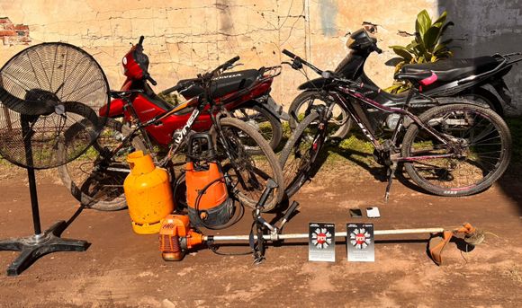 Forzaron una ventana y se llevaron dos motos, una bici, una hidro y hasta el ventilador: allanamientos y detenidos