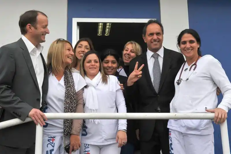 Elecciones 2013: Scioli e Insaurralde recorrieron UPA 24 en Lomas de Zamora