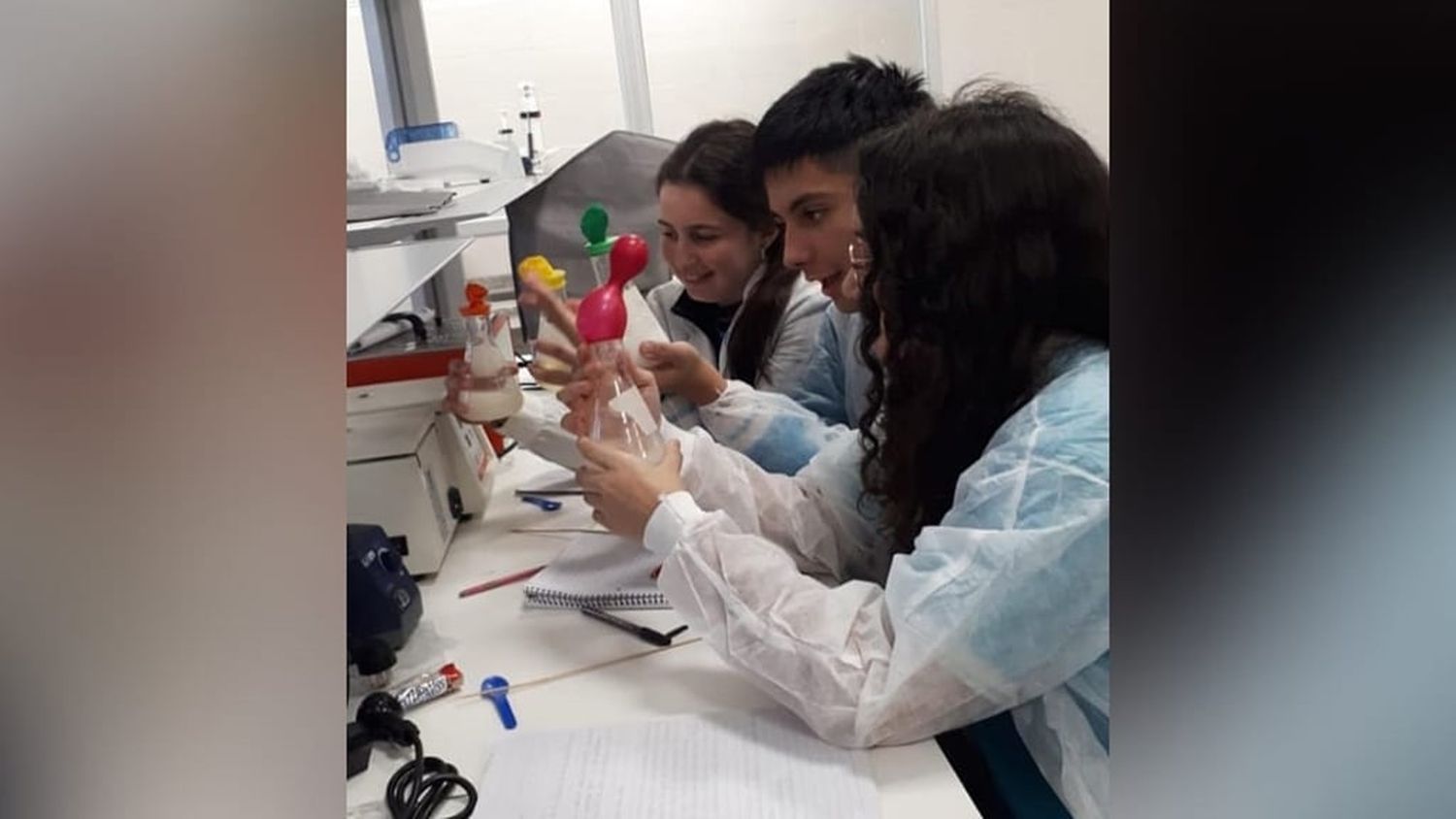 Estudiantes de la escuela ProA en Biotecnología esperan con ansias la carrera de Ingeniería en Biotecnología