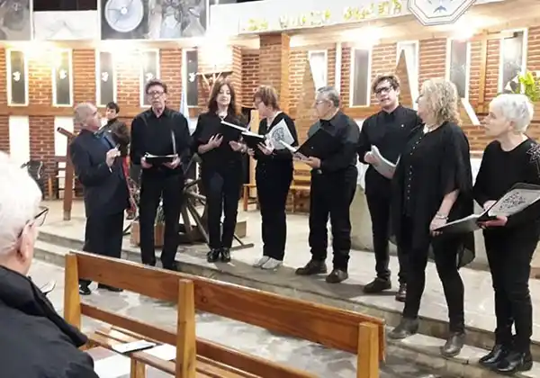 Amplio y variado repertorio del grupo “Octeto Vocal 4-40”
