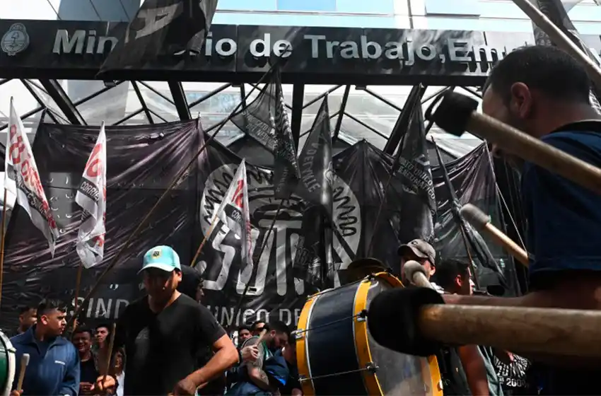 Afirman que “la tasa de desempleo es baja, pero la calidad y los ingresos también”