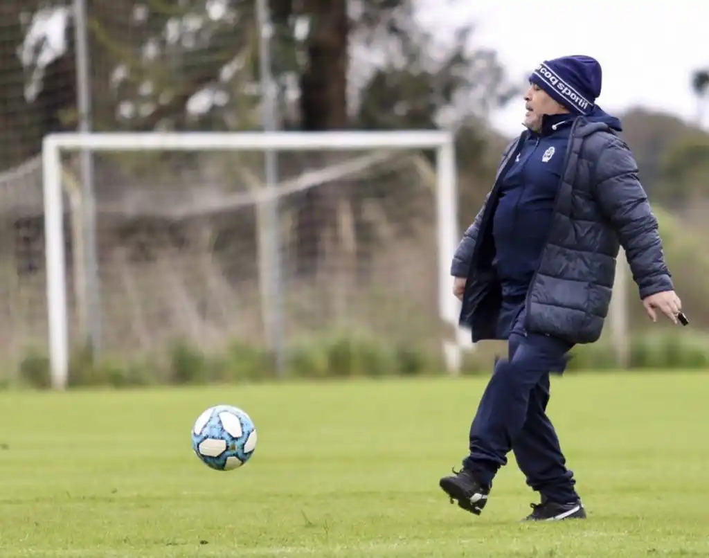Maradona tuvo su primera práctica al frente de Gimnasia