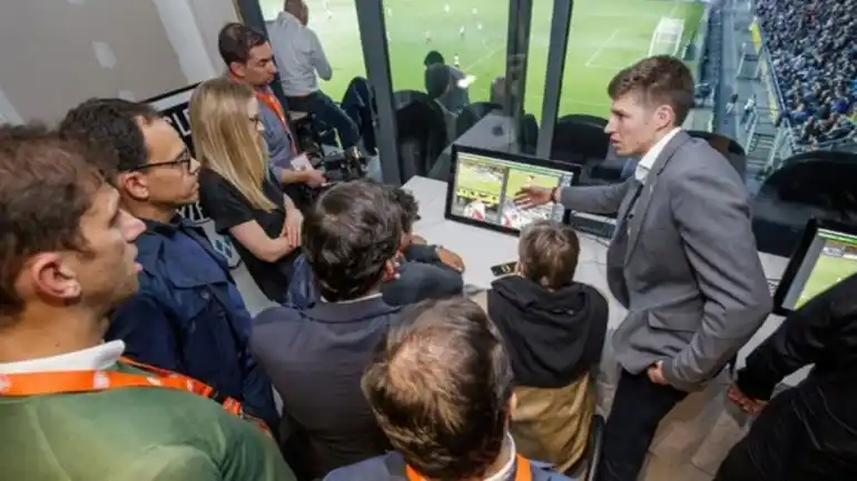 Las nuevas reglas del fútbol: tecnología, penales y expulsiones 