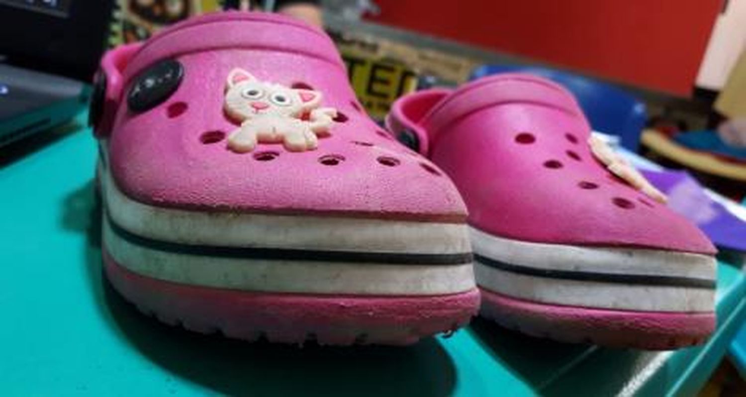 Objetos encontrados: Buscamos a la cenicienta en crocs