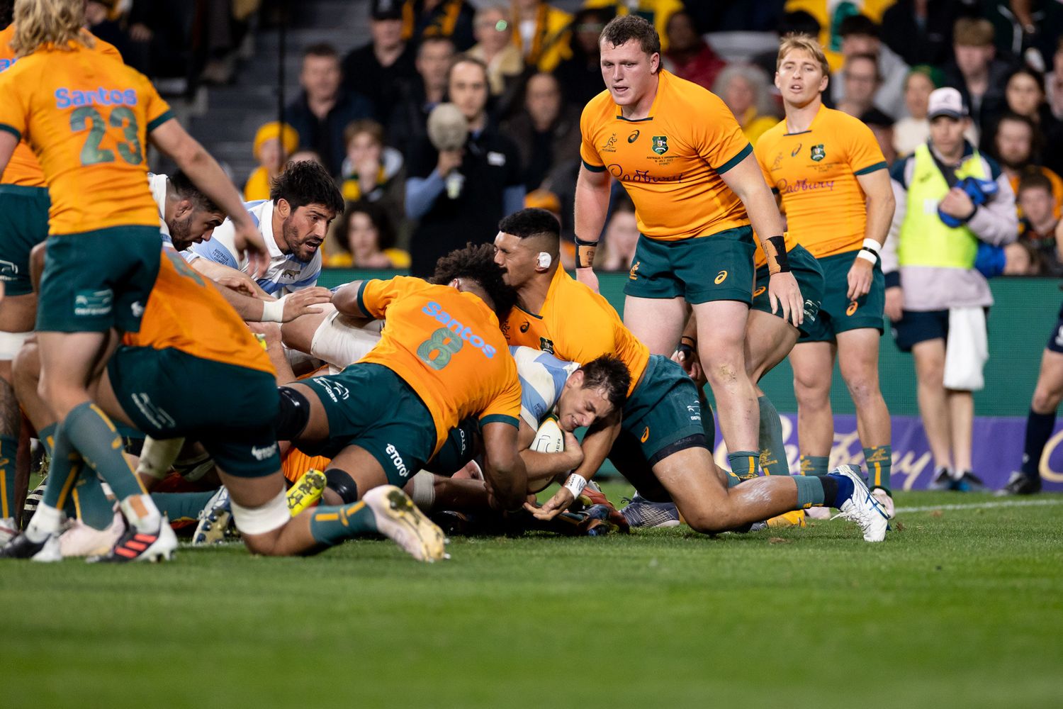 Los Pumas lograron una agónica victoria en Australia