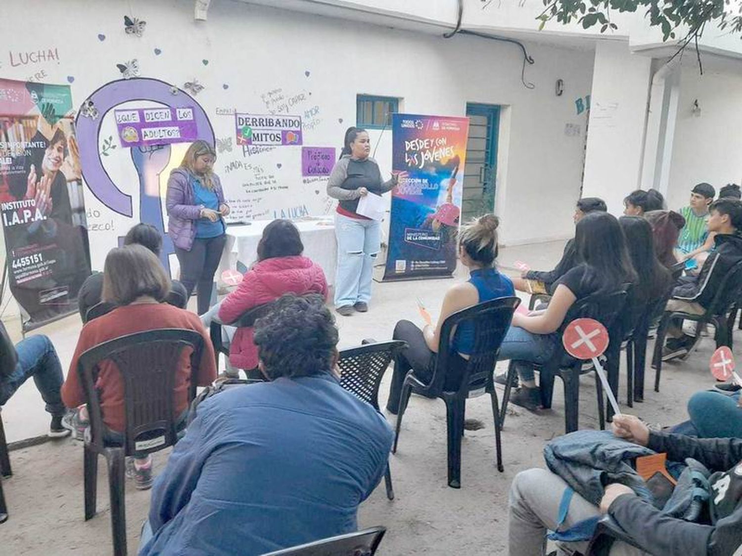 Jornada de consumos problemáticos 
dirigida a jóvenes de la comunidad