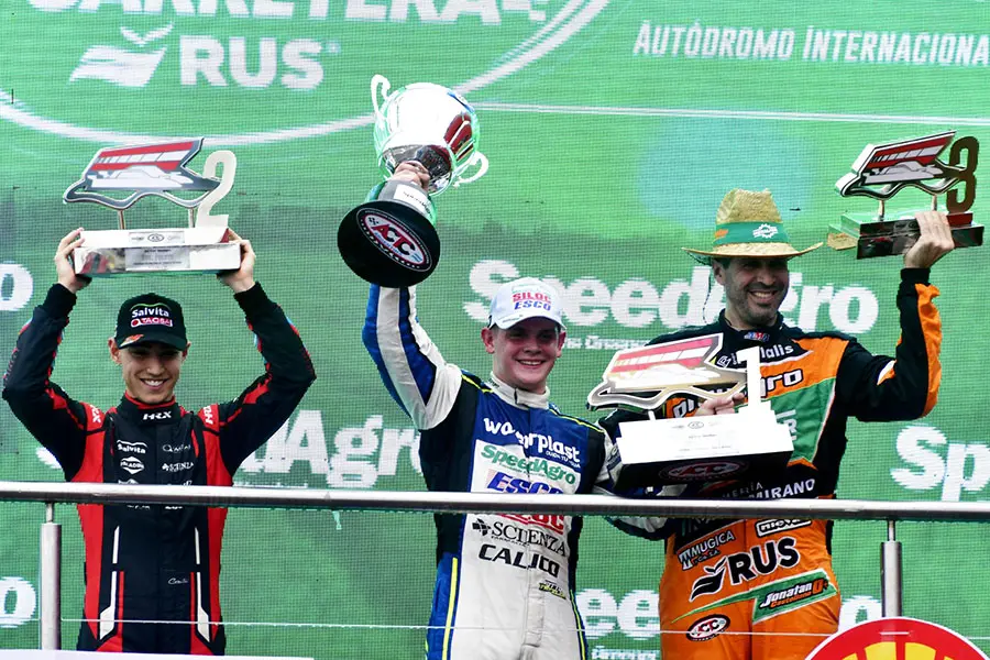 Jonatan Castellano hizo podio y lidera el torneo de TC