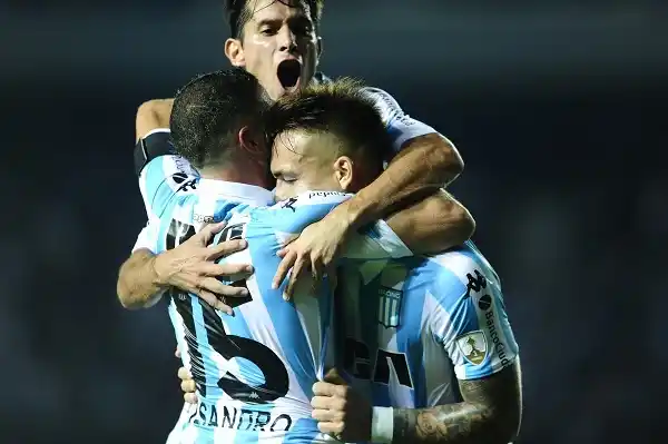 Racing armó una fiesta en El Cilindrio y goleó a Vasco da Gama