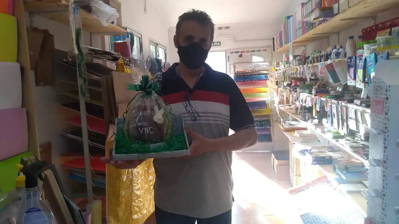 Jorge retiró su premio de Librería VNC